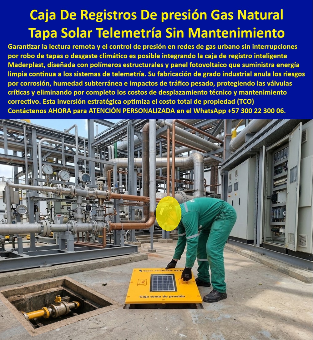 Caja De Registro Gas Inteligente Tapa Caja Telemetría Maderplast Caja Toma Presión Gas Vanti Fenosa Vía Nacional Tapa Fotovoltaica Apertura Y Cierre Remoto De Gas Caja Telemétrica Control Remoto De Válvulas De Gas Caja Inteligente Control R La caja de registro de presión de gas que protagoniza la fotografía está instalada en el piso técnico de una estación industrial, junto a tuberías, válvulas, manómetros y tableros de control. Un operario levanta la tapa solar para telemetría, identificada como caja para toma de presión y equipada con un panel fotovoltaico integrado. Debajo se protege el punto de instrumentación; al costado, otro registro abierto permite comprender el acceso a la válvula de red de gas. Esta configuración convierte una caja inteligente para gas natural en parte funcional de la infraestructura.  Maderplast fabrica esta caja telemétrica para gas como una solución técnica personalizable para resguardar el sensor de presión de gas, las conexiones, la alimentación eléctrica y los equipos de transmisión de datos IoT. Cuando un ingeniero pregunta ¿para qué sirve una caja telemétrica de gas?, la respuesta es directa: permite proteger los componentes necesarios para obtener información operativa sin enviar personal permanentemente hasta cada punto. En una red urbana de gas, un gasoducto industrial o una estación de regulación de gas, la telemetría de gas facilita el seguimiento de variables, la identificación oportuna de anomalías y la planeación de intervenciones.  La consulta ¿cómo funciona una tapa fotovoltaica para telemetría? se responde observando el conjunto: la tapa fotovoltaica capta la radiación solar y alimenta, de acuerdo con el diseño eléctrico del proyecto, un sistema autónomo de energía solar con regulación y almacenamiento. Esta configuración puede sostener el monitoreo remoto de presión en lugares donde llevar una acometida eléctrica resulta costoso o técnicamente inconveniente. Maderplast diseña la tapa y la caja de acuerdo con las dimensiones, componentes, condiciones ambientales y necesidades de acceso definidas por el operador. Esto no significa ausencia absoluta de inspección: panel, batería, sellos, comunicaciones y electrónica deben dimensionarse y verificarse conforme al lugar de instalación.  Ante la pregunta ¿una caja permite abrir y cerrar el gas a distancia?, la respuesta depende de los actuadores, protocolos de comunicación, sistemas de seguridad y permisos establecidos por el operador de la red. Preparada correctamente, la caja fabricada por Maderplast puede alojar equipos para control remoto de válvulas, apertura remota de gas y cierre remoto de gas, conservando enclavamientos, trazabilidad y posibilidades de maniobra local. La cubierta por sí sola no automatiza la válvula: protege e integra los componentes definidos por los especialistas responsables del proyecto.  Otra búsqueda frecuente es ¿qué debe resistir una caja para toma de presión? Antes de seleccionarla deben evaluarse humedad, radiación ultravioleta, impactos, tránsito previsto, drenaje, manipulación, estanqueidad requerida y compatibilidad con el ambiente. Una caja plástica industrial Maderplast proporciona protección anticorrosiva y evita el deterioro característico de algunos cerramientos metálicos expuestos; sin embargo, una tapa para tráfico pesado solo debe especificarse después de confirmar dimensiones, sistema de apoyo, material y clase de carga mediante documentación o pruebas aplicables. El registro subterráneo de gas también debe permitir una apertura controlada y facilitar el acceso técnico sin comprometer tuberías, conexiones ni instrumentos.  Quien busca caja toma presión gas Vanti o tapa telemetría gas Fenosa necesita validar las especificaciones vigentes exigidas por cada distribuidor. Estas expresiones representan consultas técnicas utilizadas en el mercado, pero no implica automáticamente que cualquier modelo esté homologado. La rotulación visible en la fotografía permite asociar el producto con una solución para Gases del Oriente; no obstante, el alcance definitivo debe sustentarse en los planos, la ficha de los equipos, las condiciones del terreno y los requisitos particulares del operador.  Finalmente, ¿cómo reduce costos una caja inteligente de gas? La solución puede disminuir desplazamientos rutinarios cuando la información se consulta a distancia, proteger la instrumentación y favorecer la inspección de redes de gas, el mantenimiento predictivo de gas y la toma de decisiones sustentada en datos. Su conveniencia debe calcularse por costo total de propiedad: fabricación, instalación, alimentación eléctrica, comunicaciones, mantenimiento, reposiciones y riesgo operativo, no únicamente por el precio inicial.  Maderplast fabrica estas soluciones con medidas, geometrías, colores, rotulación y alojamientos personalizados para cada proyecto. Su Departamento de Ingeniería puede preparar planos, renders, prototipos, pruebas previamente acordadas y producción en serie, convirtiendo una necesidad particular de telemetría en una solución plástica industrial fabricada y respaldada. Solicite asesoría y cotización en el Contacte Atención personalizada: WhatsApp (+57) 300 22 300 06 o escriba a ventas@maderplast.com